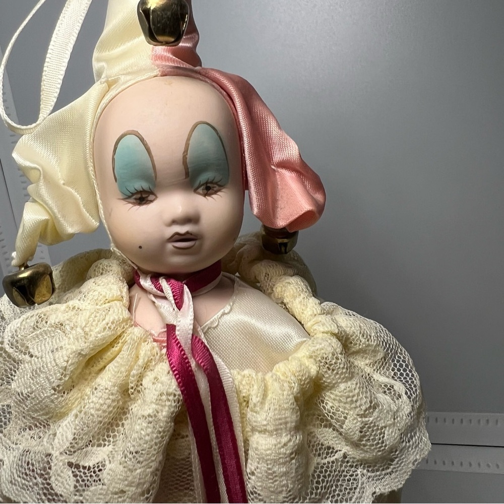 Vintage Pierrot Porcelain Clown Doll made in Taiwan Unbranded 9.5” - Picture 2 of 6